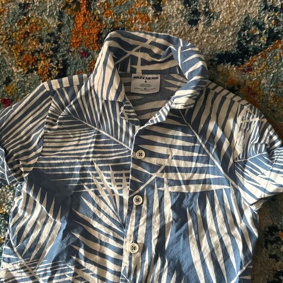 Sketchers size 5 blue and white boys button up shirt - Picture 4 of 5